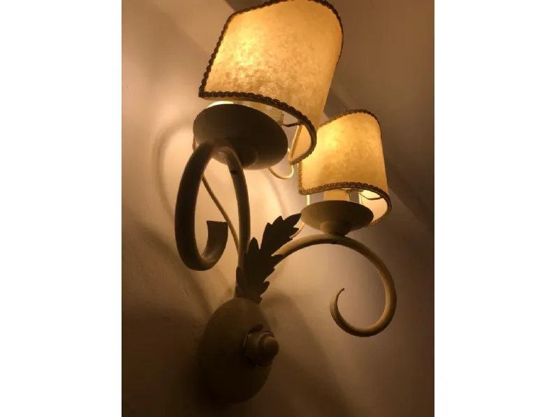 Lampada Artigianale Coppia di lampade da parete in ferro battuto bianche usurate a PREZZI OUTLET