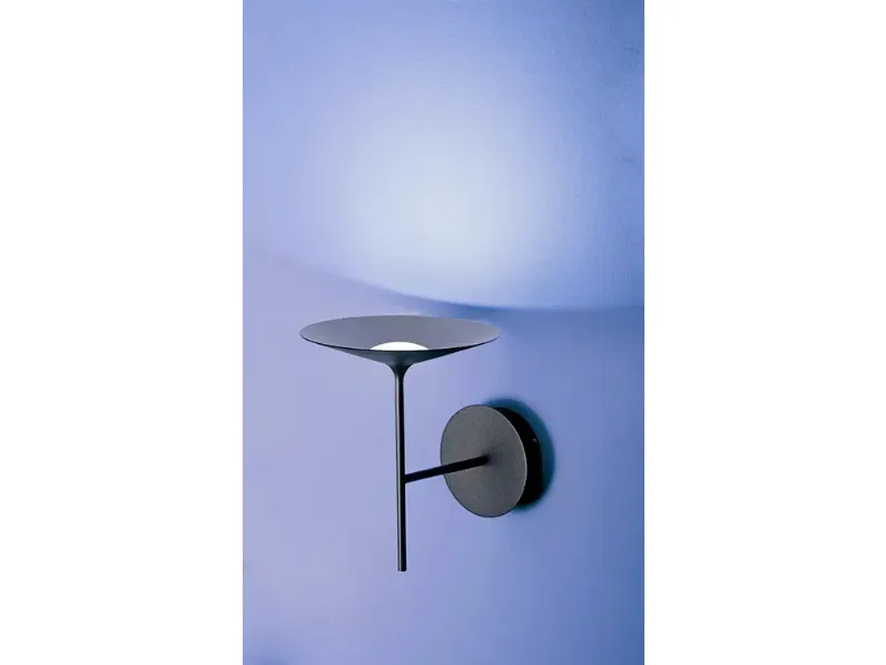 Lampada da parete in metallo Poe wall Linea light a prezzo scontato