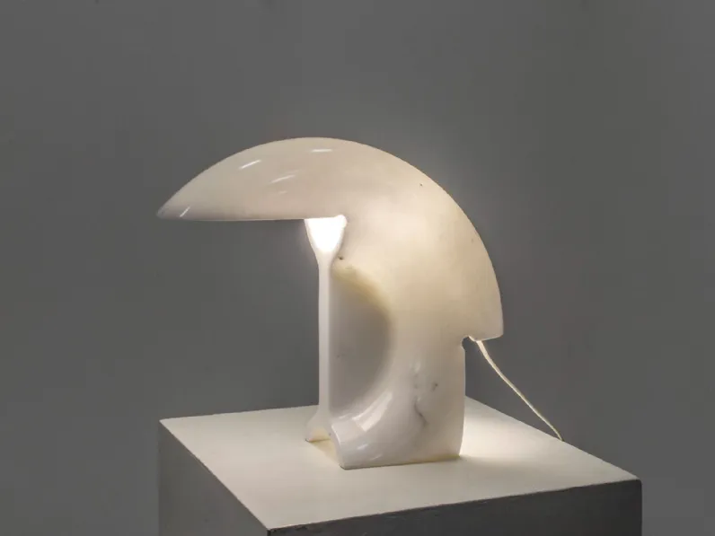 Scopri la Lampada da Tavolo Biagio Flos a prezzo Outlet! Acquistala ora per aggiungere stile al tuo arredamento!