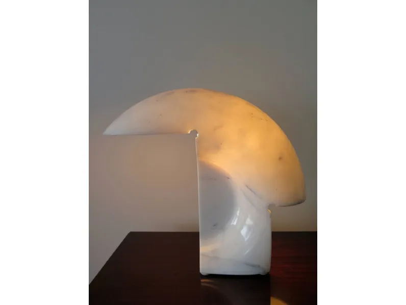 Scopri la Lampada da Tavolo Biagio Flos a prezzo Outlet! Acquistala ora per aggiungere stile al tuo arredamento!