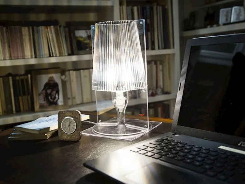 Offerta Outlet: Lampada da tavolo Moderno Kartell. Acquista ora!