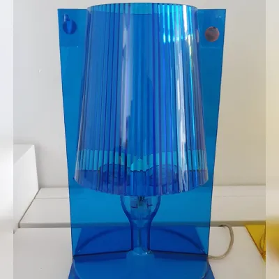 Lampada da tavolo Take Kartell con un ribasso esclusivo