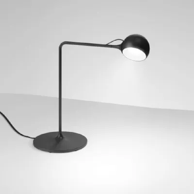 Lampada da tavolo Ixa Artemide a prezzo Outlet 