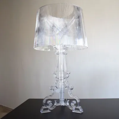 Lampada da tavolo in plastica Bourgie Kartell a prezzo Outlet