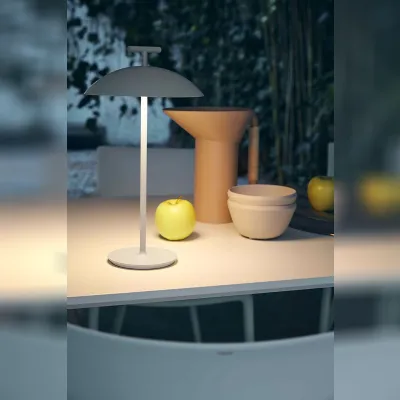 Lampada da tavolo Kartell Geen-a Altri colori in offerta