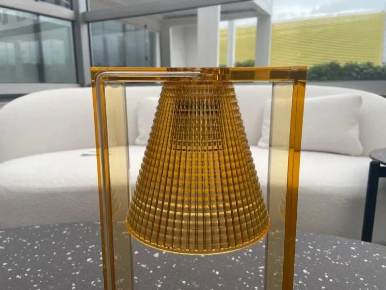 Da tavolo Light-air Kartell a prezzo Outlet 