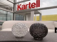Lampada da tavolo Mini planet  Kartell a prezzo scontato 