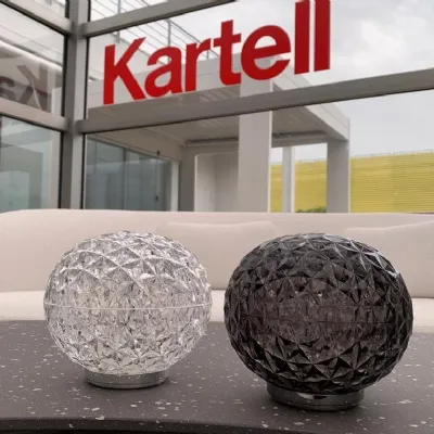 Lampada da tavolo Mini planet  Kartell a prezzo scontato 