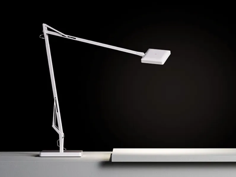 Lampada da tavolo stile Design Kelvin edge base Flos con forte sconto