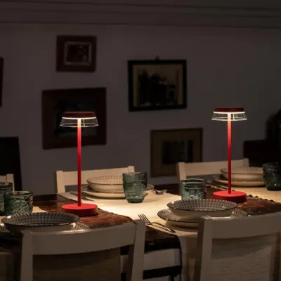 Lampada da tavolo stile Moderno Iluna rossa led Collezione esclusiva in offerta