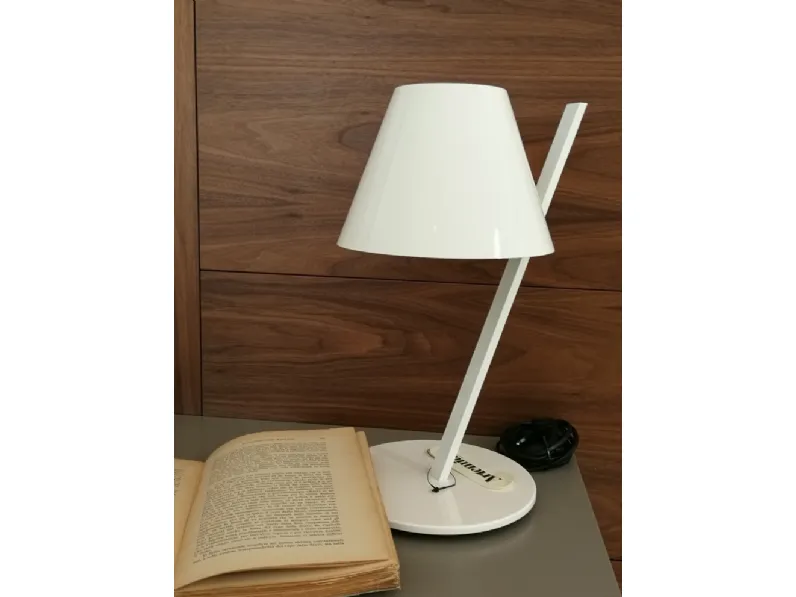 Lampada da tavolo stile Moderno La petite Artemide in saldo