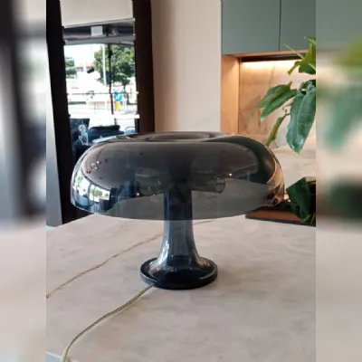 Lampada da tavolo stile Moderno Nessino Artemide scontato