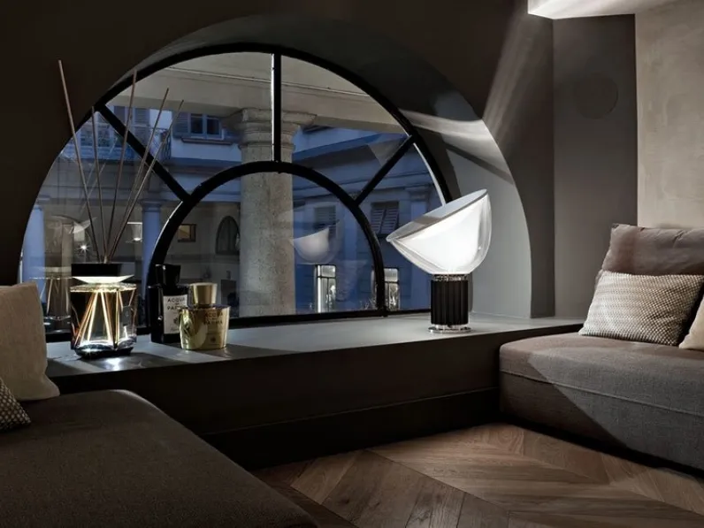 Lampada da tavolo Taccia Flos in Offerta Outlet 
