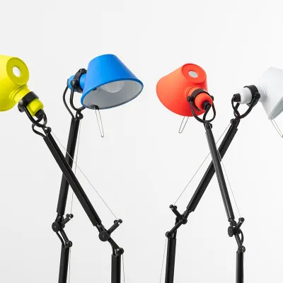 Lampada da tavolo Tolomeo micro bicolor  Artemide con un ribasso esclusivo