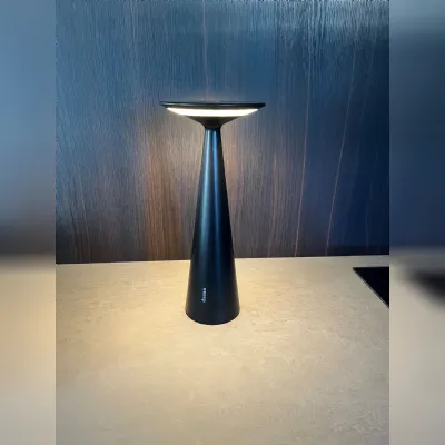 Lampada da tavolo stile Design Dama Zafferano a prezzi convenienti