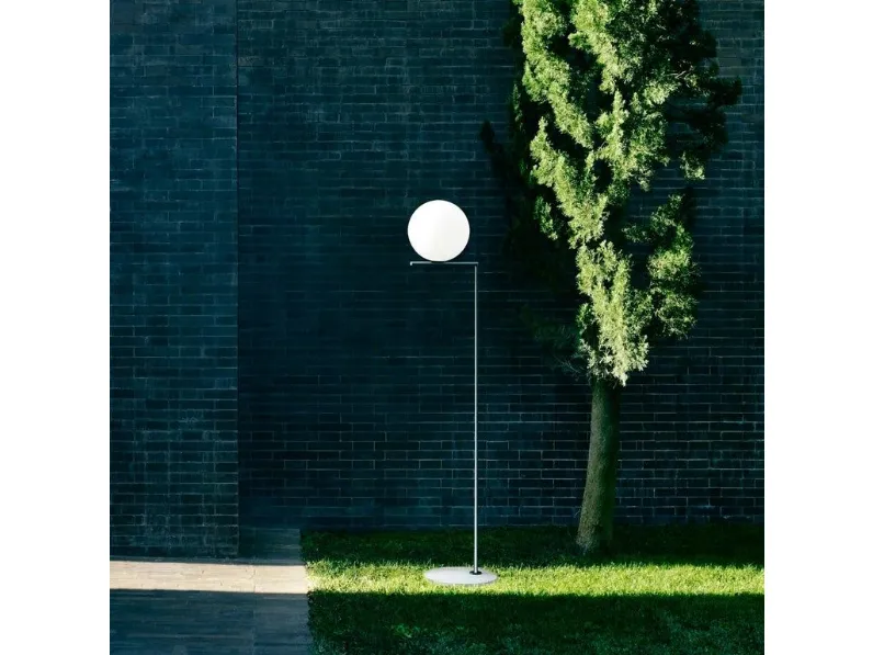 Lampada da terra Ic f2 outdoor Flos a prezzo Outlet 
