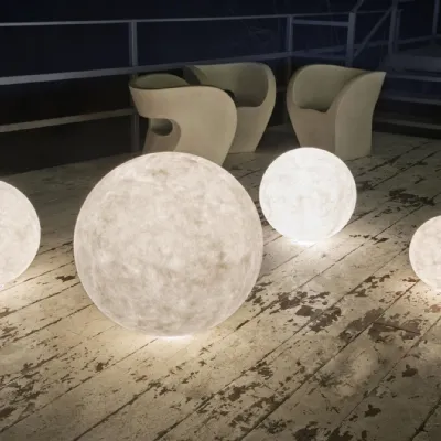 Lampada da terra in altro Moon Collezione esclusiva a prezzo scontato