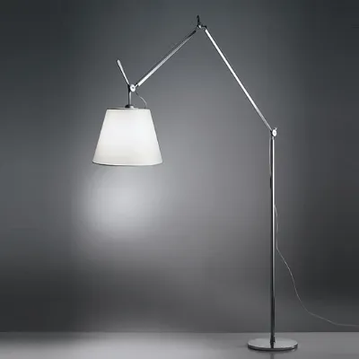 Lampada da terra in metallo Lampada tolomeo  mega Artemide a prezzo Outlet