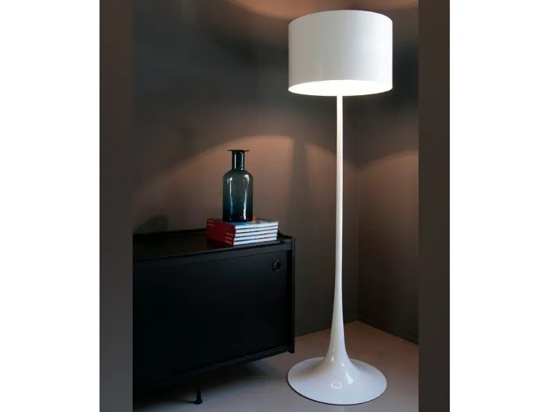 Lampada da terra Flos Spun Light Floor a prezzo Outlet. Massimo stile, massimo risparmio.