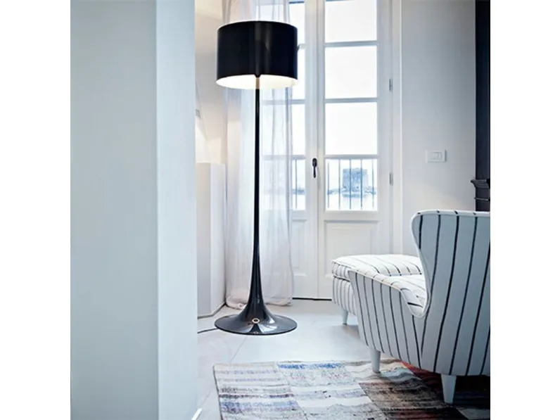 Lampada da terra Flos Spun Light Floor a prezzo Outlet. Massimo stile, massimo risparmio.