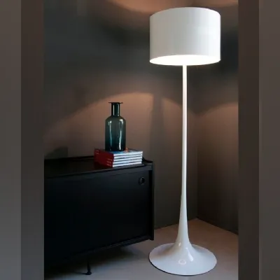 Lampada da terra Flos Spun Light Floor a prezzo Outlet. Massimo stile, massimo risparmio.