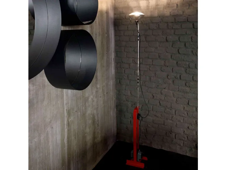 Lampada da terra Toio led Flos in Offerta Outlet 