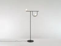 Lampada da terra in metallo Yanzi floor Artemide a prezzo Outlet