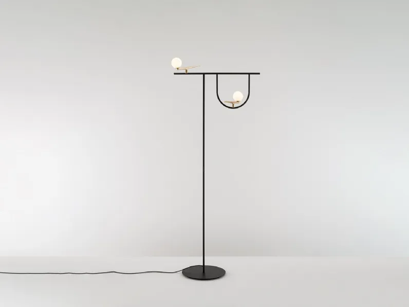 Lampada da terra in metallo Yanzi floor Artemide a prezzo Outlet