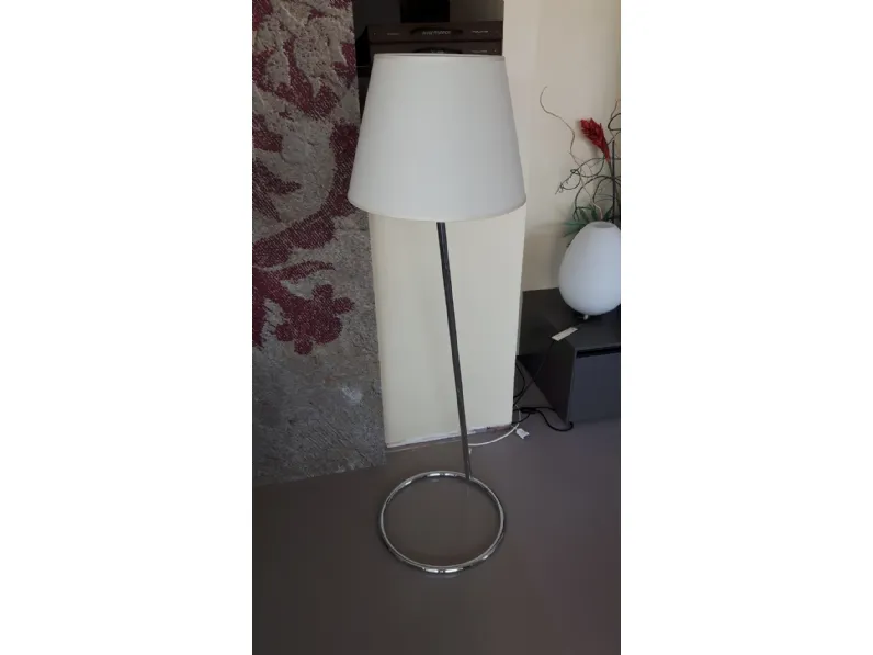 Lampada da terra in tessuto Angle Flou a prezzo Outlet