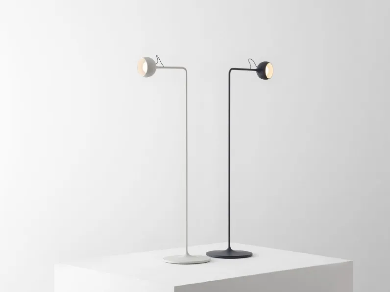 Lampada da terra Ixa Artemide a prezzo Outlet 