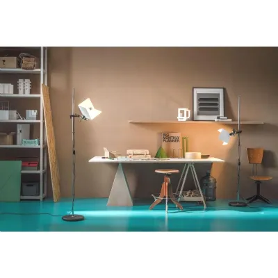 Da terra Triedo piantana stilnovo Linea light con uno sconto esclusivo