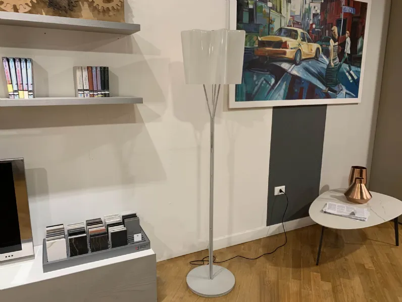 Scopri la Lampada da Terra Logico Artemide a prezzo Outlet!