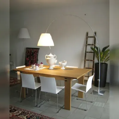 Da terra Costanza lady lampada da terra  Luceplan con uno sconto esclusivo