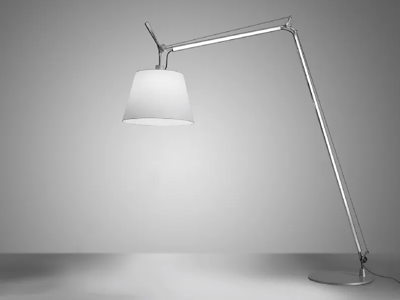 Lampada da terra stile Moderno Tolomeo maxi Artemide in offerta outlet