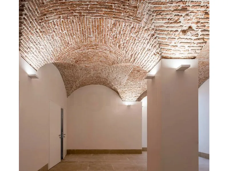 Progetta l'interno con la lampada da parete Fort Knox Flos, sconto esclusivo!
