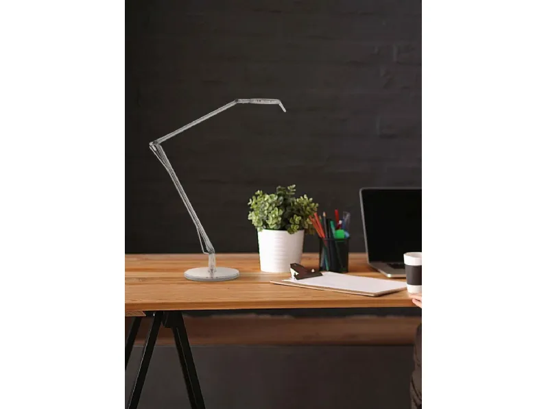 Lampada da tavolo stile Moderno Aledin tec Kartell con forte sconto