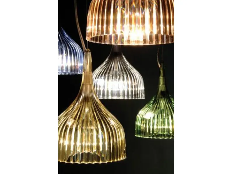Scopri la Lampada a sospensione stile Moderno di Kartell in saldo! Aggiungila al tuo arredamento per dare un tocco di stile.