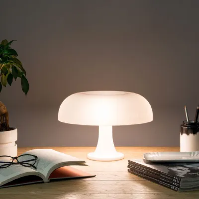 Lampada da tavolo stile Moderno Nessino artemide Collezione esclusiva in offerta