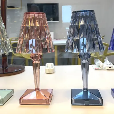 Da tavolo in plastica Battery new colors Kartell in Offerta Outlet