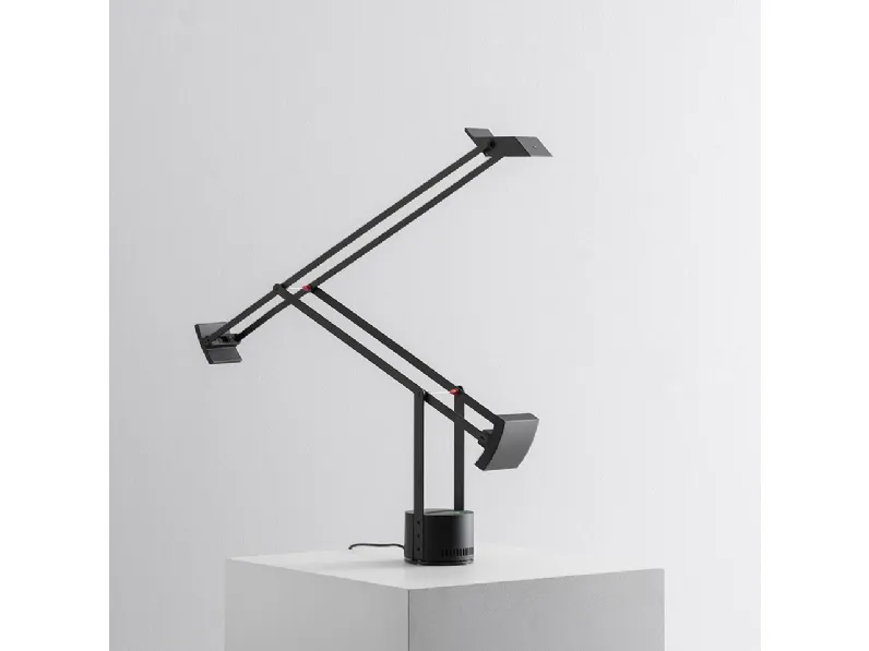Da tavolo Tizio Artemide in Offerta Outlet 