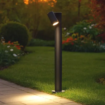 Da terra in metallo Palo con luce orientabile gea luce Collezione esclusiva a prezzo scontato