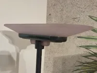Da terra Lampada stelo nera e vetro viola  Artemide in Offerta Outlet 