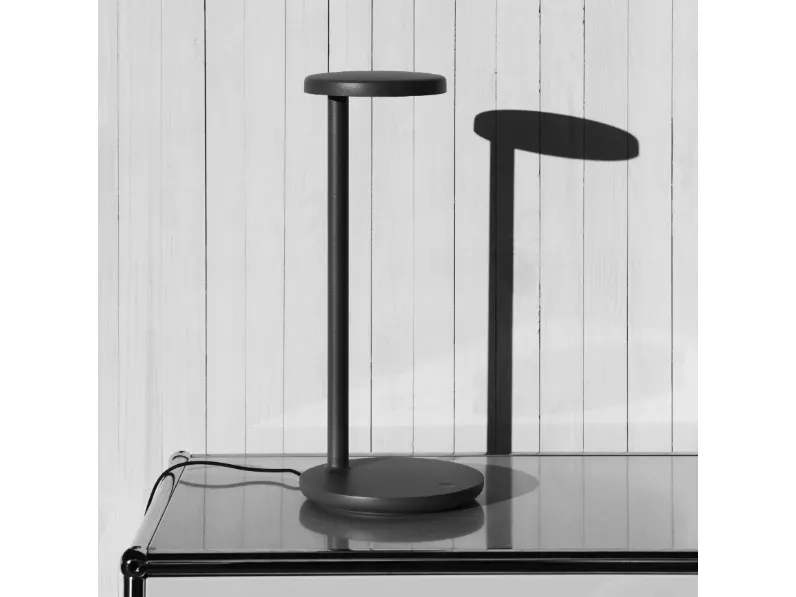 Da tavolo in altro Oblique qi Flos in Offerta Outlet