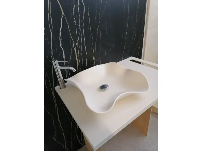 Lavabo per la stanza del benessere a marchio Mya design Fazzoletto square in offerta