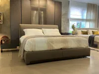 Letto imbottito modello Atelierm di Flou scontato 20%