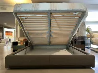 Letto imbottito modello Atelierm di Flou scontato 20%