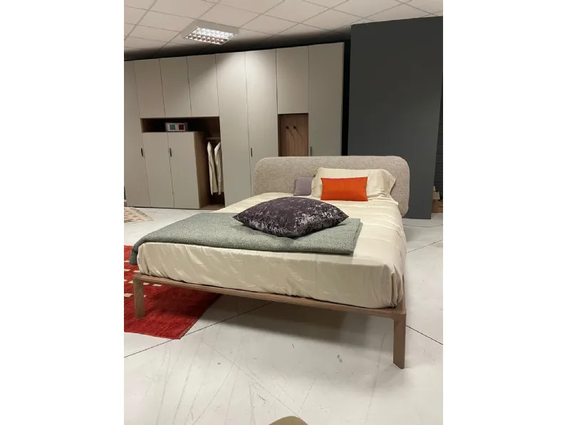Letto matrimoniale con piedini Ander Santalucia a prezzo ribassato