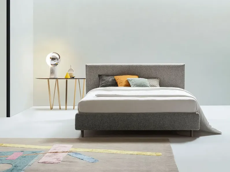Letto imbottito modello Dread di Twils scontato 30%