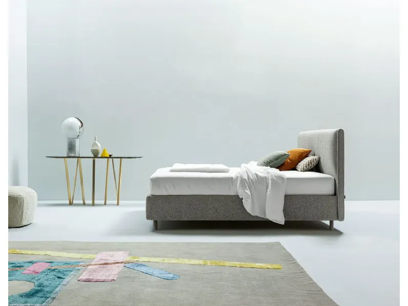Letto imbottito modello Dread di Twils scontato 30%