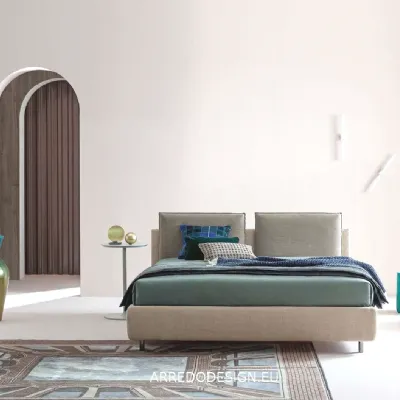 Letto imbottito modello Frick basso di Twils scontato 30%